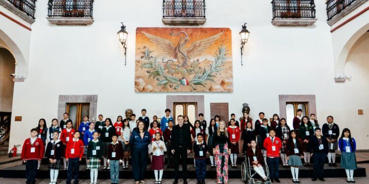 Reconocen a 48 alumnos de primaria por destacada participación en programa “Voces que transforman”