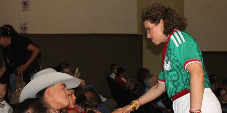 Entrega Adriana Meza 148 equipos de cómputo para fortalecer la educación en San Juan del Río