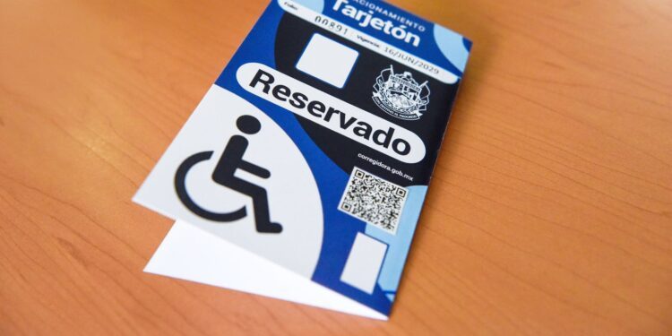 DIF Corregidora ha entregado 836 tarjetones de estacionamiento para personas con discapacidad