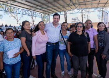 Rodrigo Monsalvo encabeza encuentro con mujeres jefas de familia en La Griega