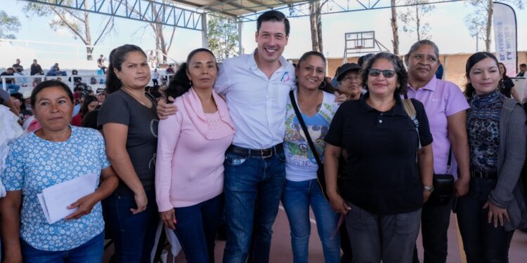 Rodrigo Monsalvo encabeza encuentro con mujeres jefas de familia en La Griega