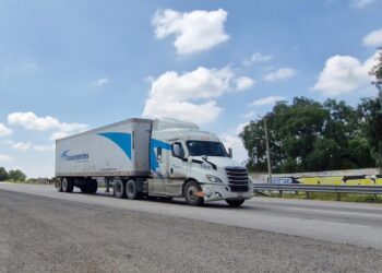 Transportistas enfrentan mayores costos por retrasos en carreteras