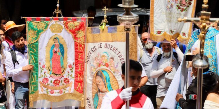 Peregrinos queretanos se encomiendan a la Virgen rumbo al Tepeyac: Misa del Buen Viaje