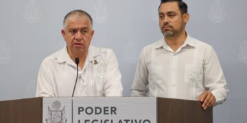 Más diputados de Morena denuncian preferencias de USEBEQ para visitas en escuelas