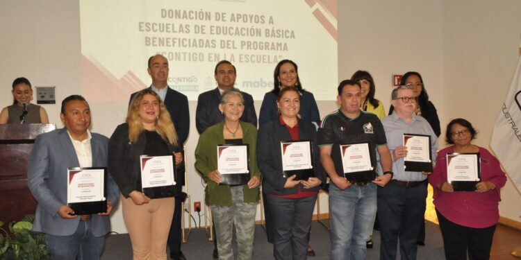 Dona Mabe 11 refrigeradores para escuelas de educación básica en Querétaro