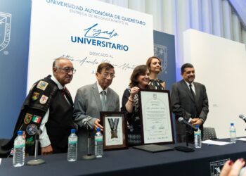 Recibe Yeyo el Premio Legado Universitario
