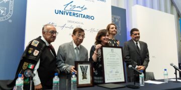 Recibe Yeyo el Premio Legado Universitario