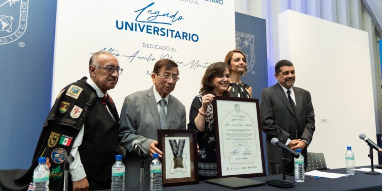 Recibe Yeyo el Premio Legado Universitario