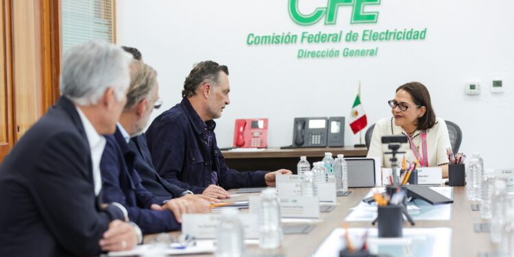 Gestiona Gobernador con la CFE acciones para estabilizar el suministro eléctrico en Querétaro