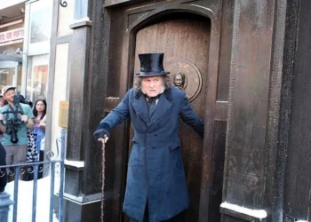 Johnny Depp reaparece como Ebenezer en la Comic-Con