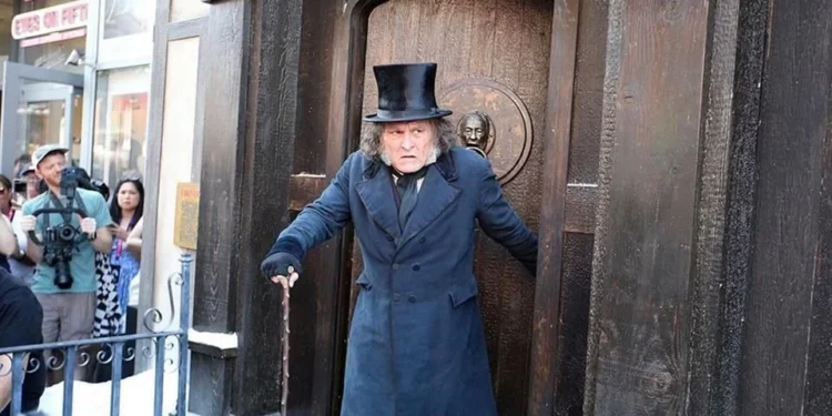 Johnny Depp reaparece como Ebenezer en la Comic-Con