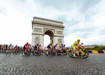 Concreta Isaac del Toro el tercer puesto del Tour de Francia