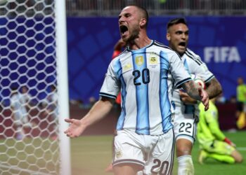 Con polémica, Argentina firma una faraónica remontada