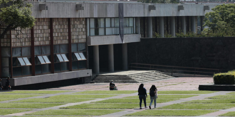Aspirantes reaccionan al nuevo examen de la UNAM tras polémica por IA