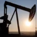Sube crudo 3% y Brent supera los 90 dólares