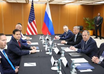 EE.UU. y Rusia se reúnen para tratar la guerra en Ucrania y su posible fin