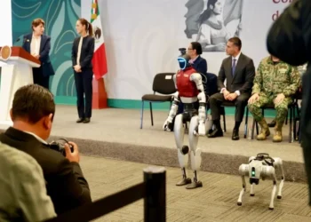 Presentan en mañanera robots con IA para C5 de Edomex