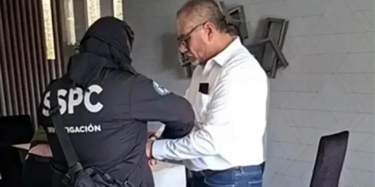 Detienen a ex jefe policiaco en BC por desaparición forzada