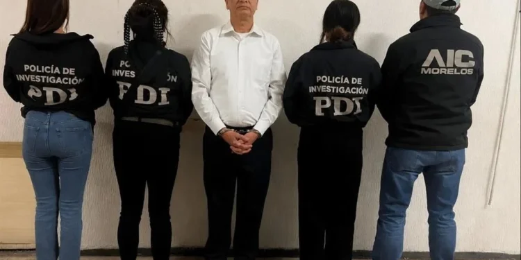 Comparece ex director de Pemex por violencia familiar