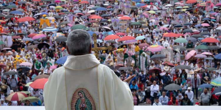 Más de 50 mil peregrinos queretanos llegan a la Basílica de Guadalupe