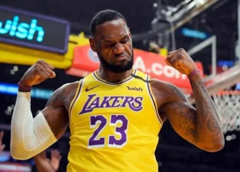 Va LeBron a Filadelfia y revela el porqué sigue jugando