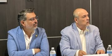 Llama CANACO a denunciar cobros indebidos en estacionamientos de plazas comerciales
