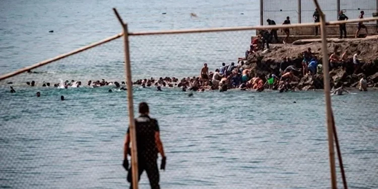 Dice España que 37 mil volvieron a Marruecos; van 57 muertos