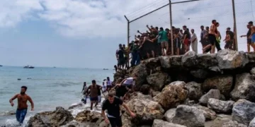 Cruzan migrantes desde África hacia frontera española
