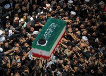 Millones de personas despiden a Alí Jameneí en la ciudad iraquí de Kerbala