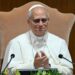 El papa almuerza con pobres y migrantes durante sus vacaciones en Castel Gandolfo