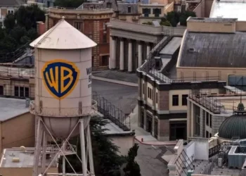 Frena juez a Paramount temporalmente la compra de WBD