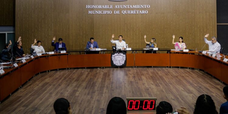 Busca Felifer Macías consenso para subasta de 12 predios; en tanto, proceso está suspendido