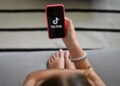 Prohíbe Francia uso de redes sociales a menores de 15 años