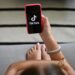 Prohíbe Francia uso de redes sociales a menores de 15 años
