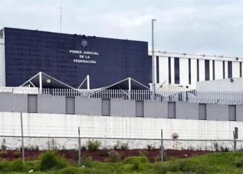 Comparecen Ruffo y siete más por huachicol fiscal
