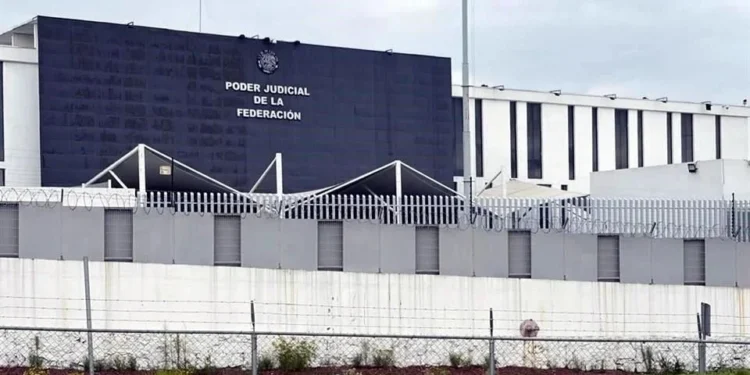 Comparecen Ruffo y siete más por huachicol fiscal