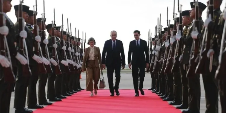 Arriba Presidente de Suiza a México para visita oficial