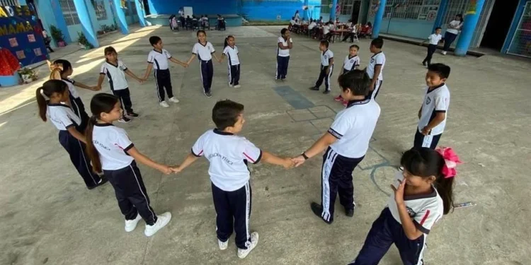 Estos son los puentes y periodos vacacionales en el ciclo escolar 2026-2027