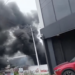 Incendio en baldío provoca gran columna de humo