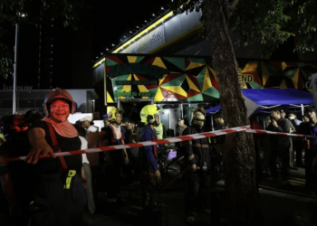 Al menos 27 muertos en incendio de un bar de Bangkok