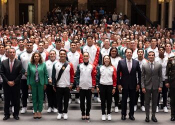 Sheinbaum abandera a atletas que representarán a México en los Juegos Centroamericanos