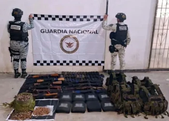 Detienen a 12 y aseguran arsenal en Sinaloa