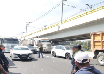 Transportistas bloquean la México-Puebla para exigir mayor seguridad en carreteras