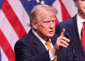 Trump anuncia negociaciones con Irán pero insiste en que la tregua terminó
