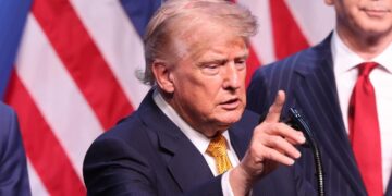 Trump anuncia negociaciones con Irán pero insiste en que la tregua terminó
