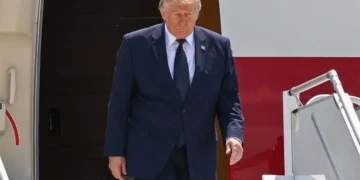 Dice Trump que Groenlandia debería estar bajo control de EU