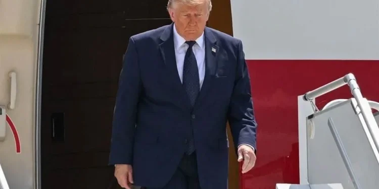 Dice Trump que Groenlandia debería estar bajo control de EU