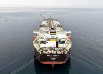 Desiste Trump de tarifa de 20% para barcos que crucen Ormuz