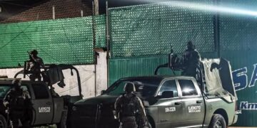 Hallan centro de almacenamiento de huachicol en Veracruz