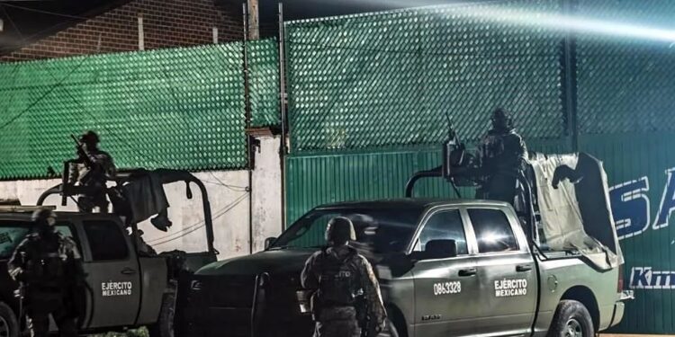Hallan centro de almacenamiento de huachicol en Veracruz